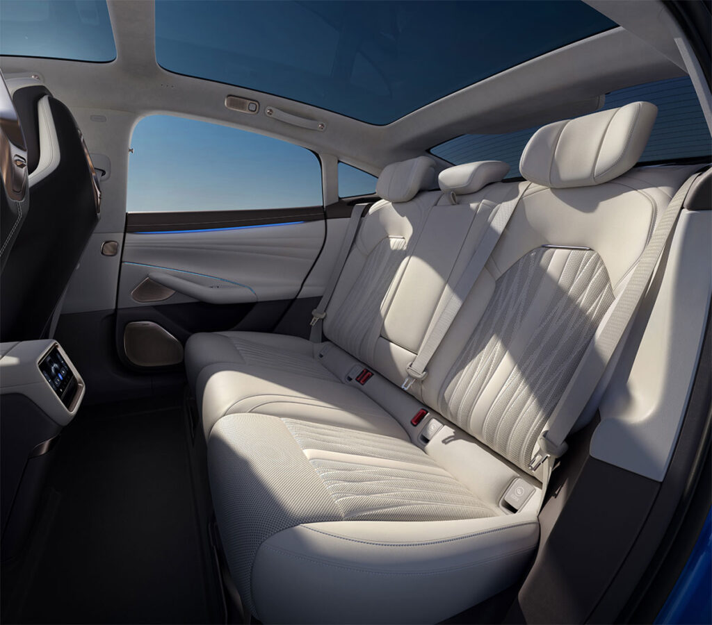 2026 Xiaomi New-Generation SU7 electric sedan with updated front radar and LiDAR standard across lineup