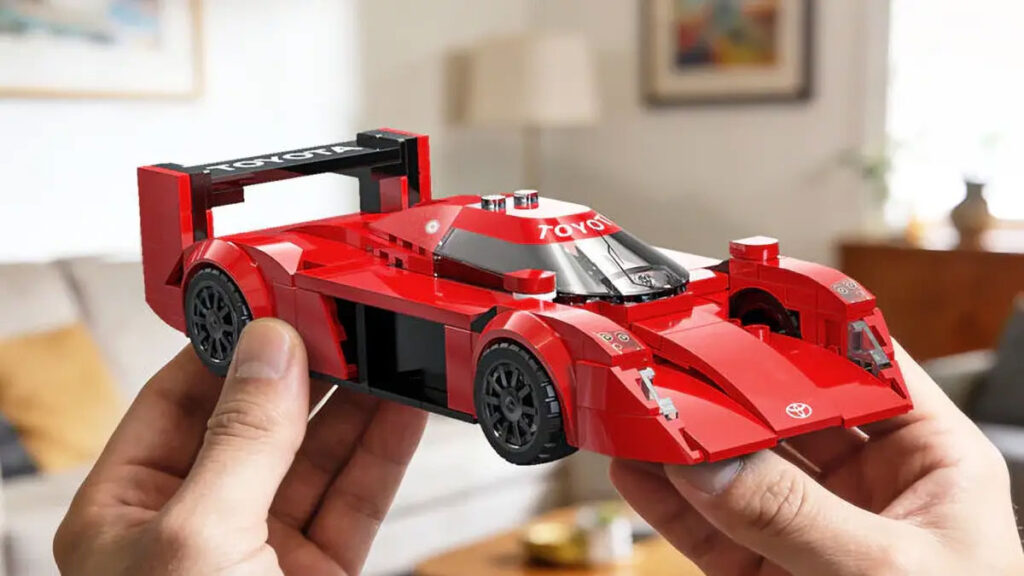CaDA 1:24 Toyota GT-ONE C55040W