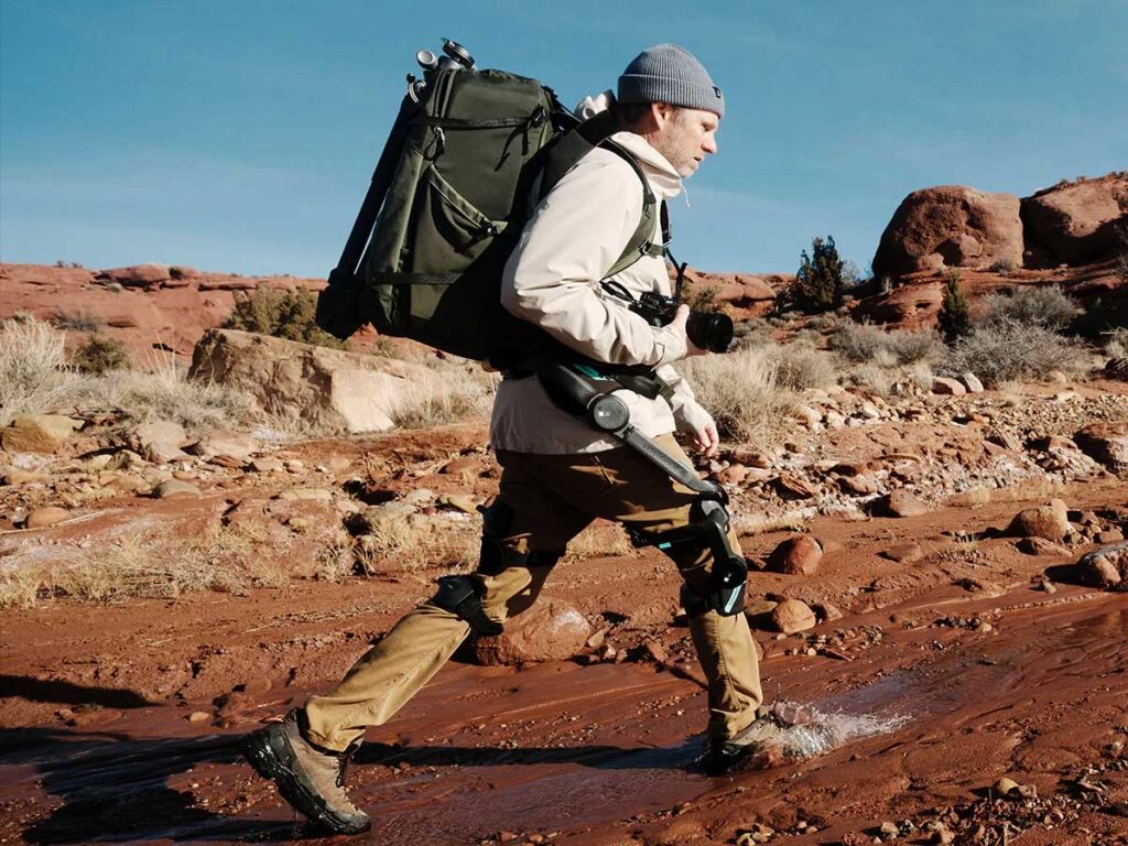Vastnaut One AI-powered 4×4 lower-limb exoskeleton for hiking load reduction