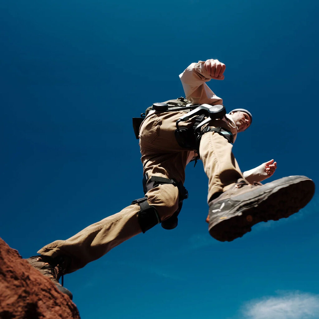 Vastnaut One AI-powered 4×4 lower-limb exoskeleton for hiking load reduction
