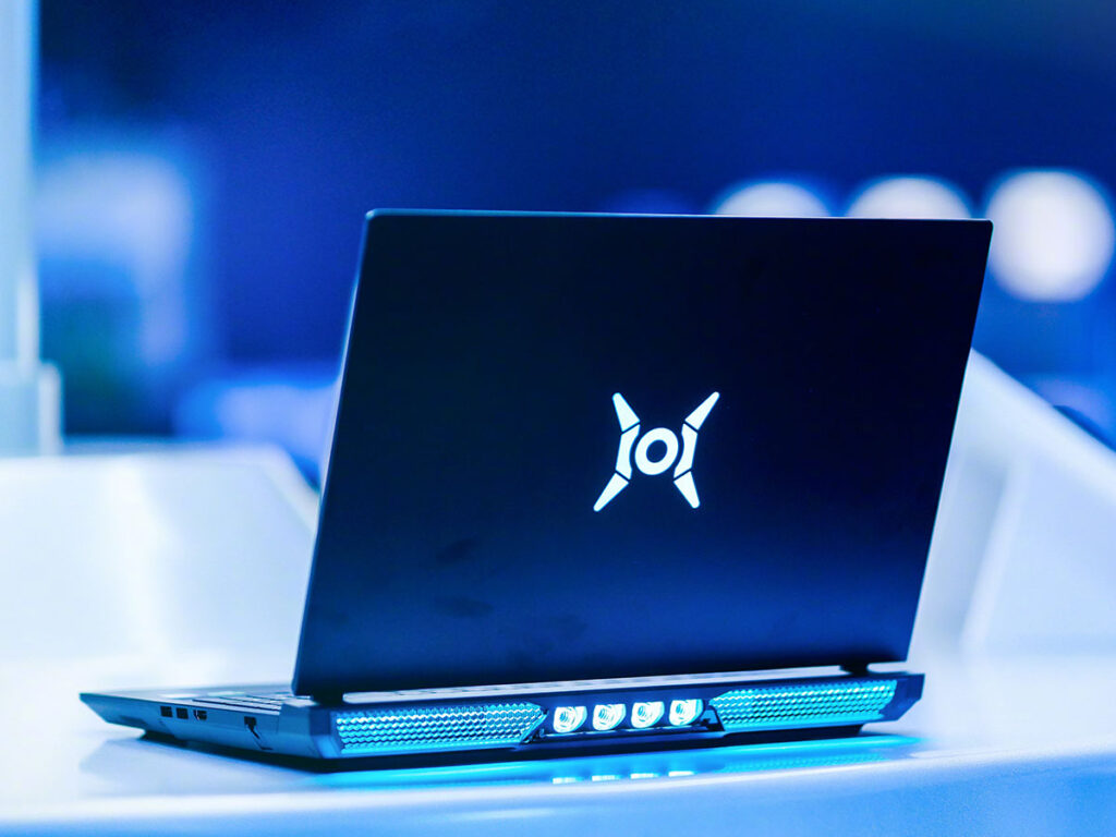 Honor WIN Gaming Laptop H9 with dual fans and jet-style rear cooling exhaust design