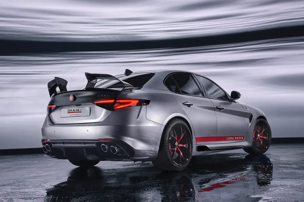 Alfa Romeo Giulia Quadrifoglio Luna Rossa