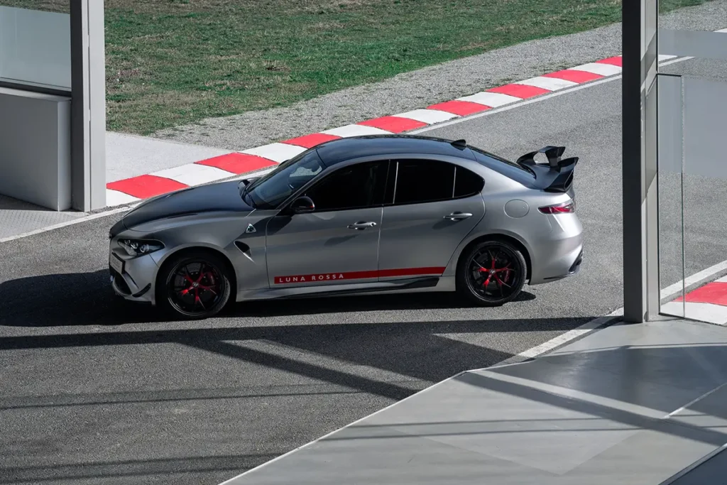 Alfa Romeo Giulia Quadrifoglio Luna Rossa