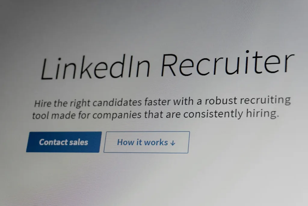 How Tech-Forward Businesses Are Using AI and Virtual Assistants to Hire Faster