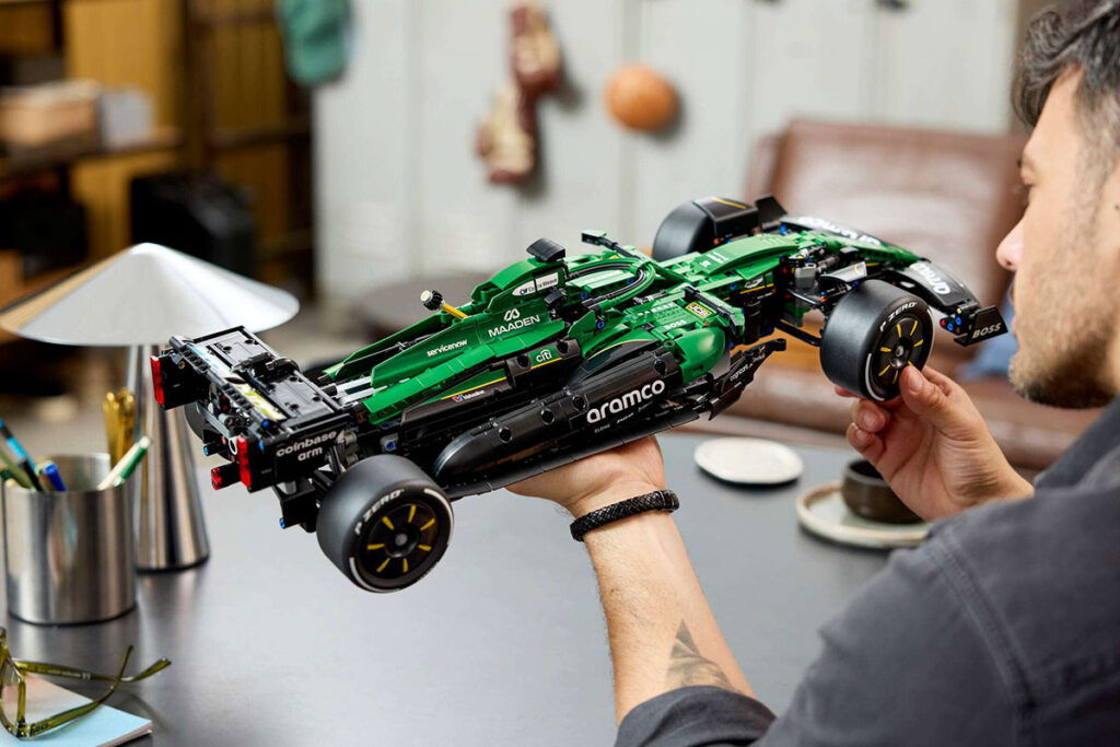 LEGO Technic Aston Martin Aramco AMR25 F1 Car (42240)