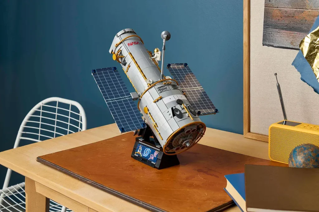 LEGO Icons Hubble Space Telescope (11382)