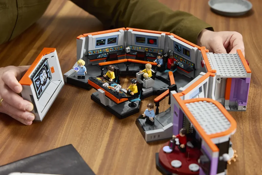 LEGO Icons Star Trek U.S.S. Enterprise NCC-1701 Bridge 11385