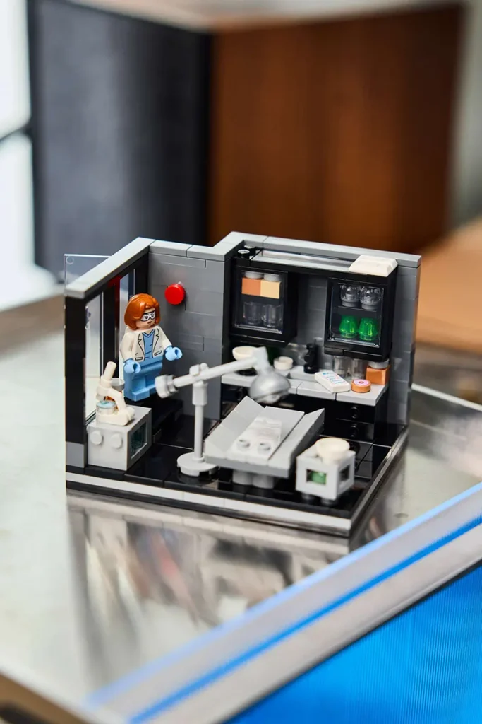 LEGO Ideas The X-Files: Scully's Lab (40896)