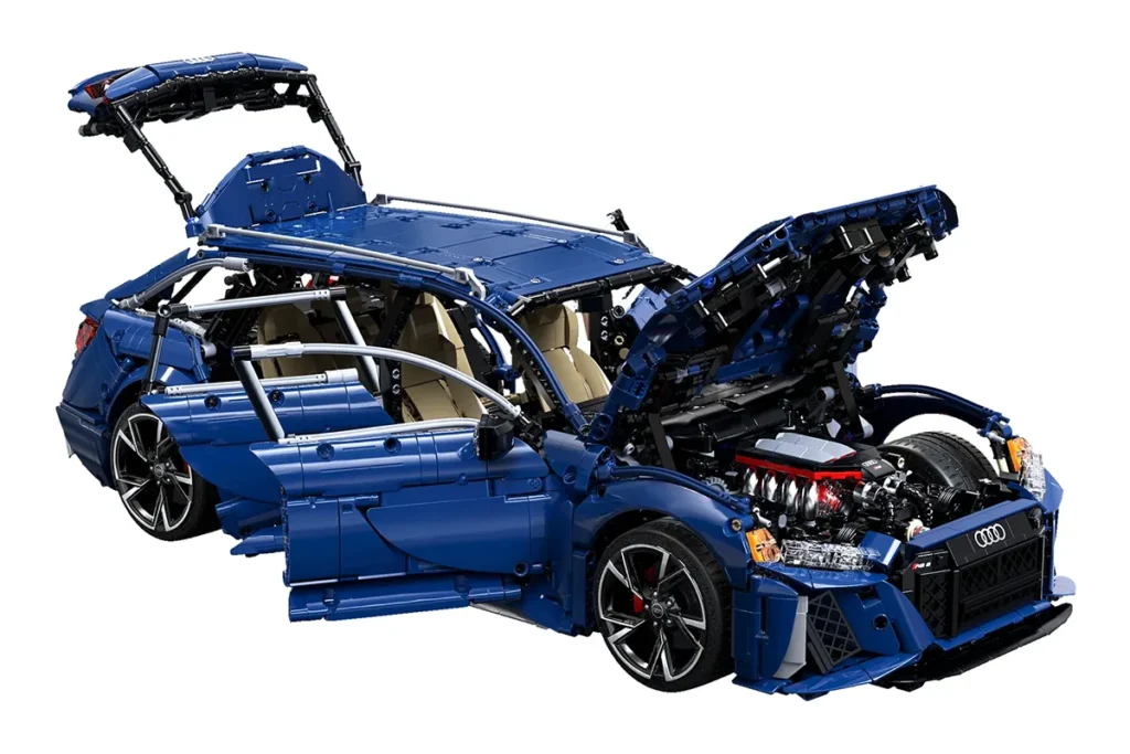 CaDA Master 1:8 Audi RS6 Avant C61515W