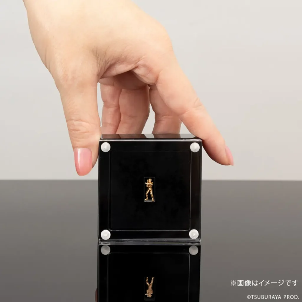 Ultraman 18K Gold Mini Figure