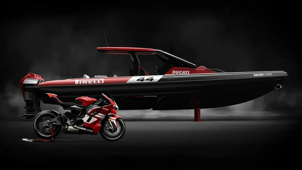 Pirelli 44 | Ducati Edition Performance Boat