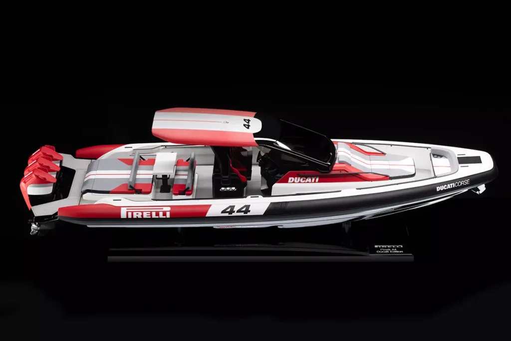 Pirelli 44 | Ducati Edition Performance Boat