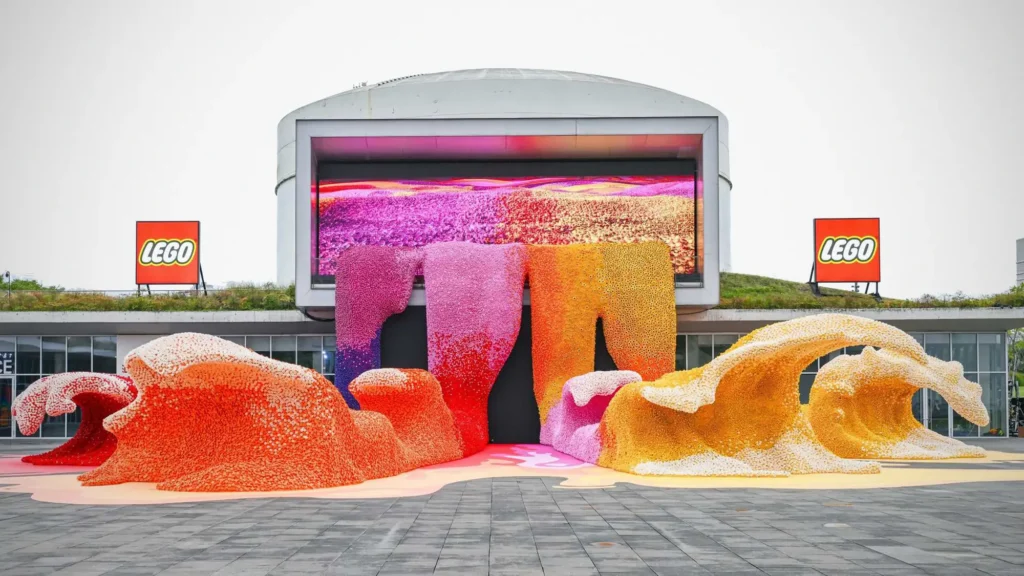 30-metre Wave of LEGO Botanicals Blooms