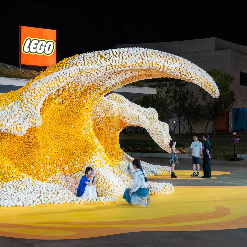 30-metre Wave of LEGO Botanicals Blooms