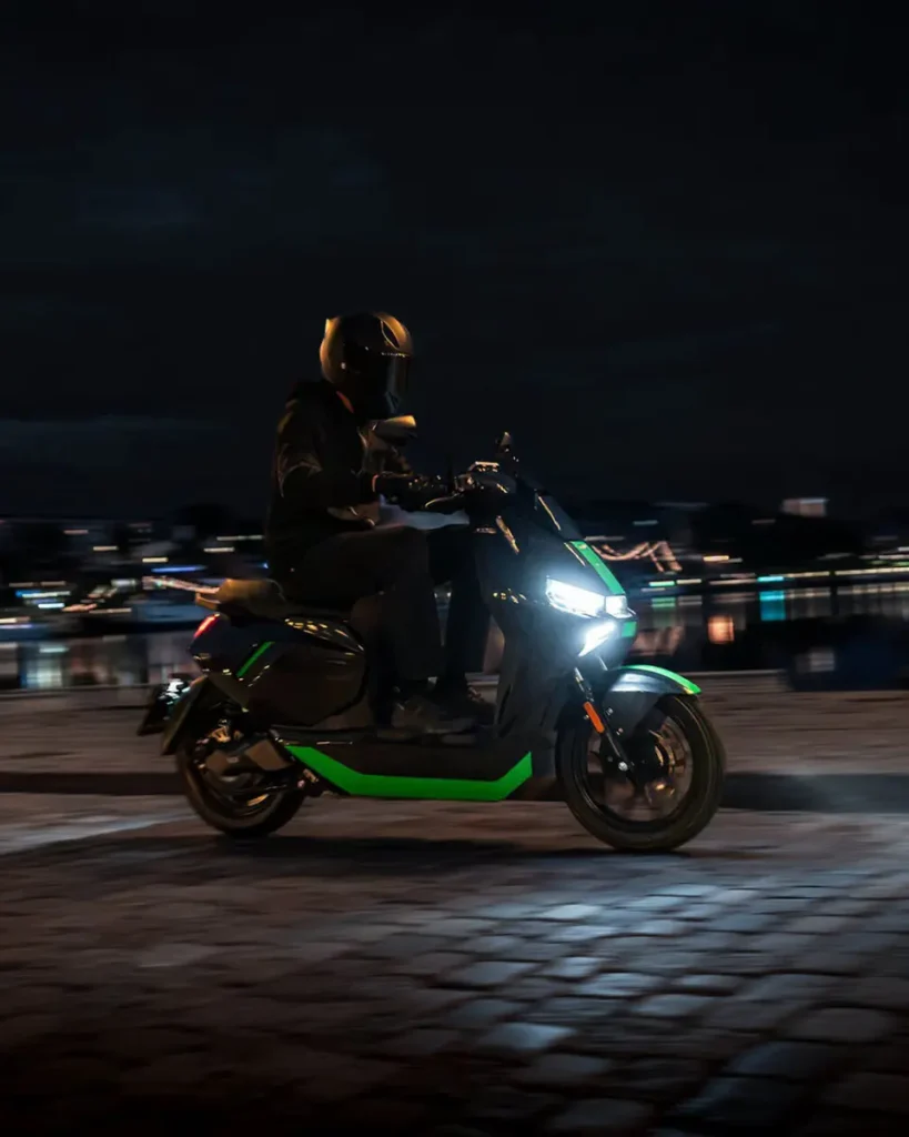 Niu FQiX x Razer Special Edition Electric Scooter