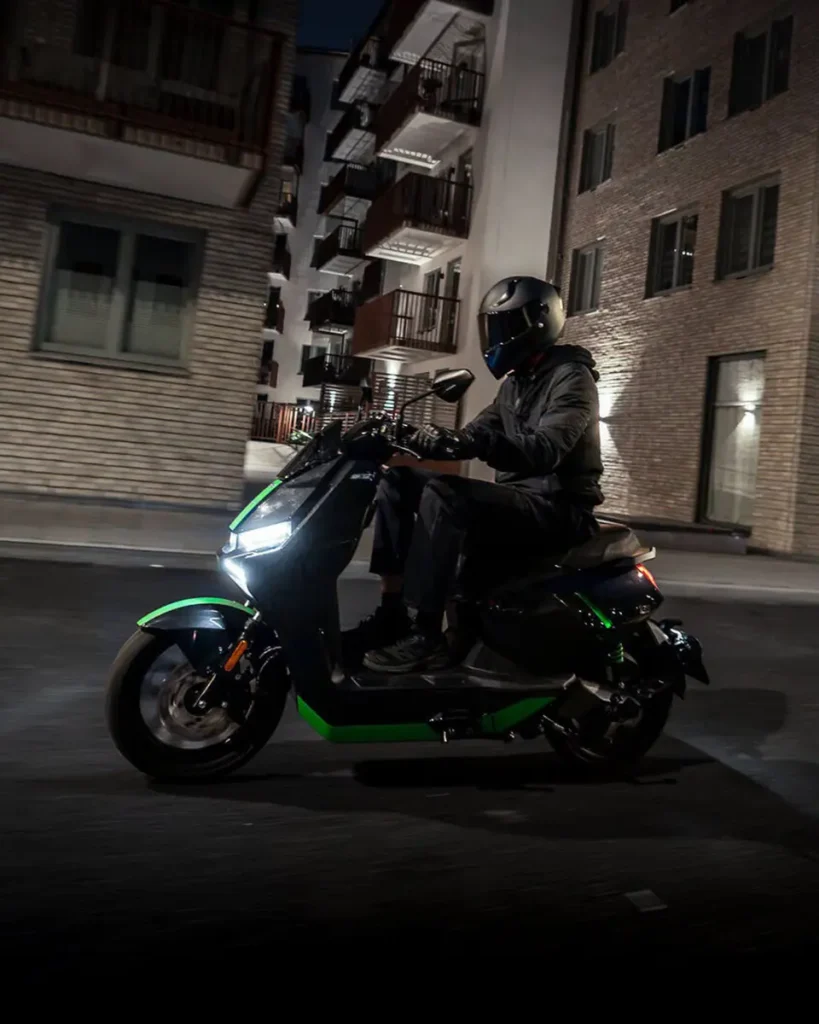Niu FQiX x Razer Special Edition Electric Scooter