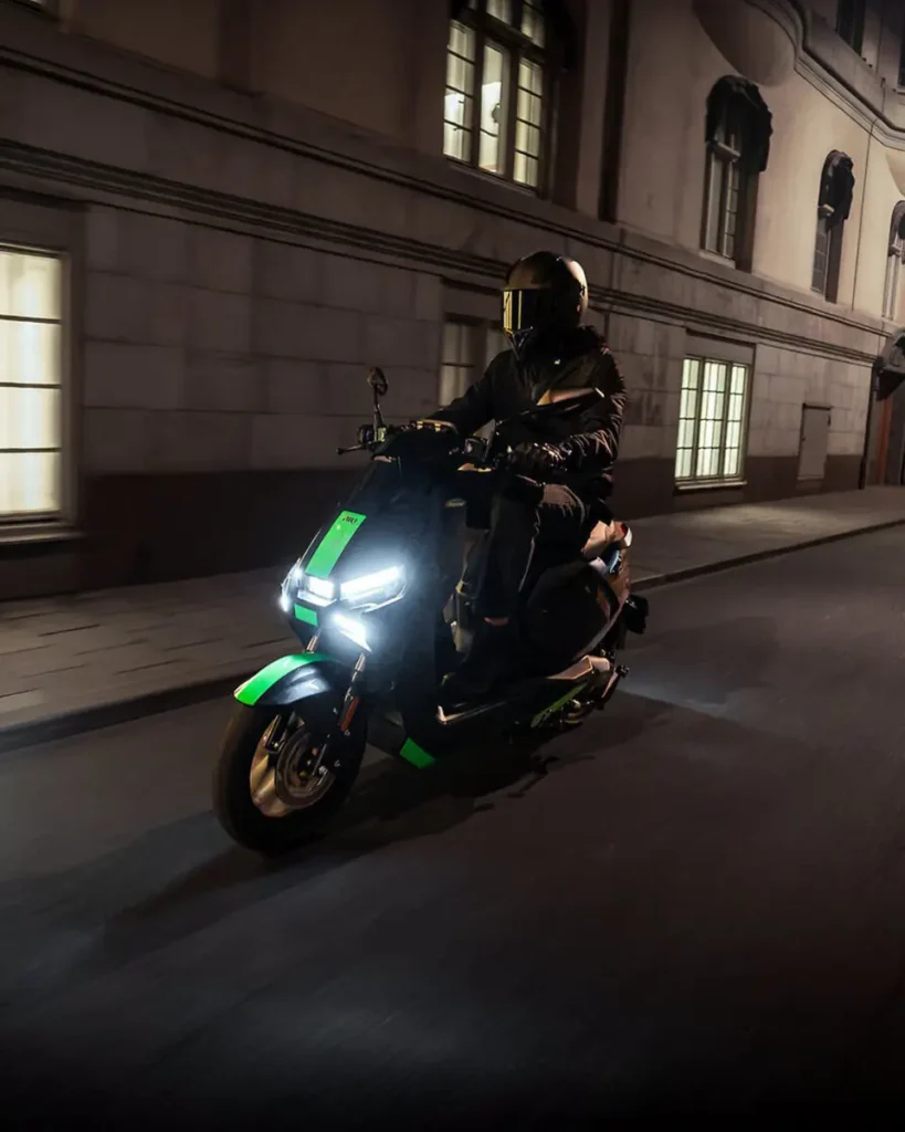 Niu FQiX x Razer Special Edition Electric Scooter
