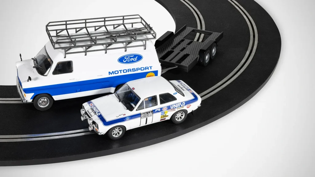 Scalextric .C4649A Ford Motorsport Transit and Escort Mk 1 Twin Car Set
